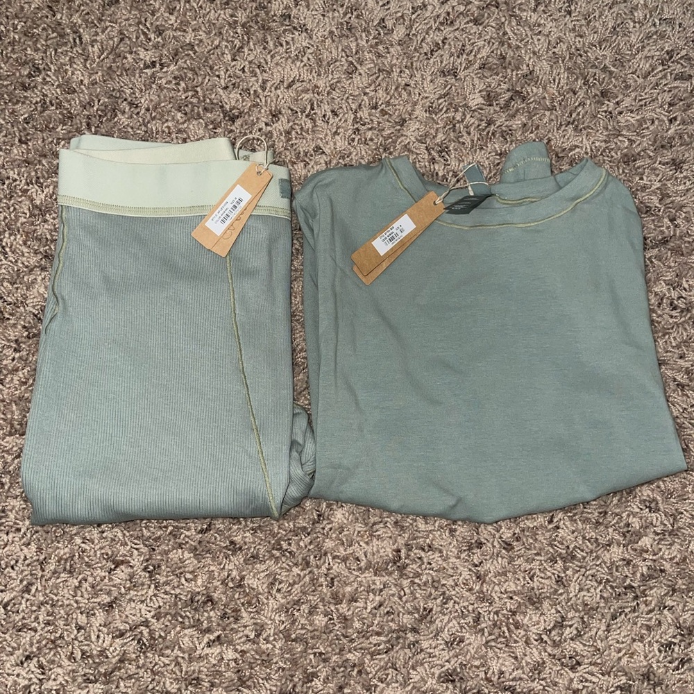 Skims Set Mineral- Ribbed Legging & Cotton T-Shirt : Medium